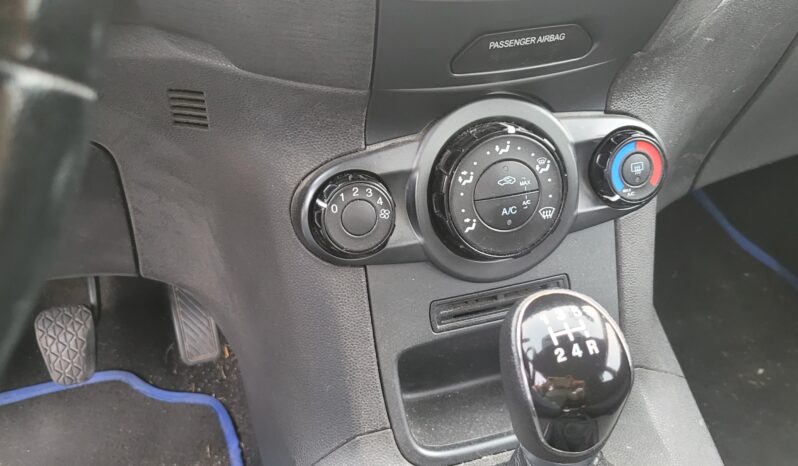 
								FORD Fiesta 5 porte 1.2 60 cv pieno									