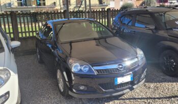 
									OPEL Astra GTC 115 cv pieno								